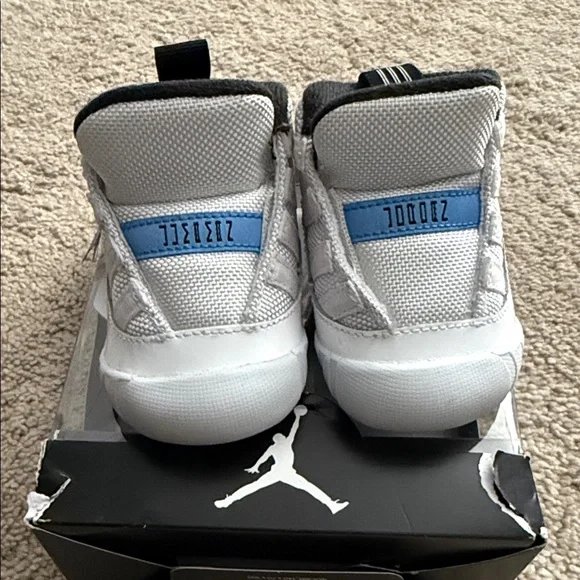 Jordan Kids' Sneakers - White and Blue - Picture 3 of 4